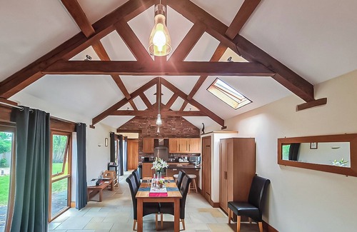 Wotton-under-Edge Cottage | 1 bedroom accommodation in Charfield, near Wotton-under-Edge
