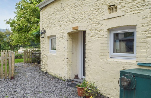 Carmarthen Cottage | 1 bedroom accommodation in Carmarthen