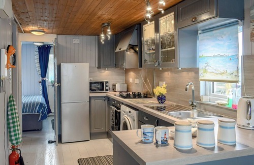 Bembridge Cottage | 1 bedroom accommodation in Bembridge, near Brading