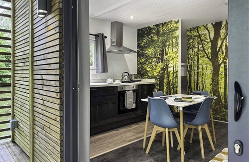 Dilton Marsh Ski Chalet | 1 bedroom accommodation in Westbury