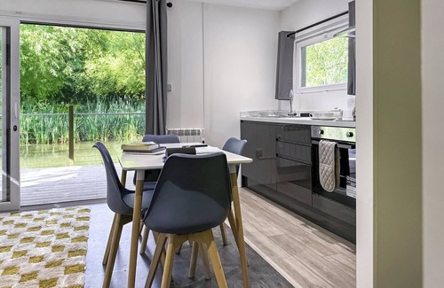 Dilton Marsh Ski Chalet | 1 bedroom accommodation in Westbury