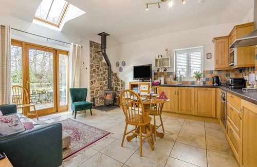 Murthill Cottage | 1 bedroom accommodation in Tealing, near Dundee