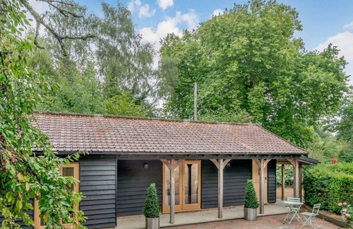 Stoke Holy Cross Cottage | 1 bedroom accommodation in Dunston, near Norwich