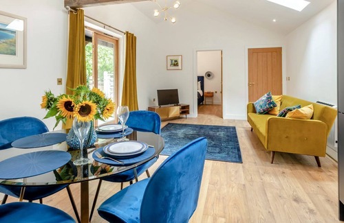 Stoke Holy Cross Cottage | 1 bedroom accommodation in Dunston, near Norwich