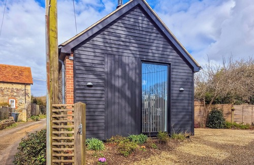 Newport Cottage | 1 bedroom accommodation in Brook, near Brighstone