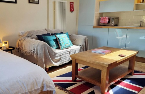 Peasedown Saint John Cottage | 1 bedroom accommodation in Carlingcott, near Bath