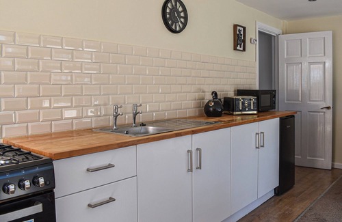 Worth Cottage | 1 bedroom accommodation in Worth, near Sandwich