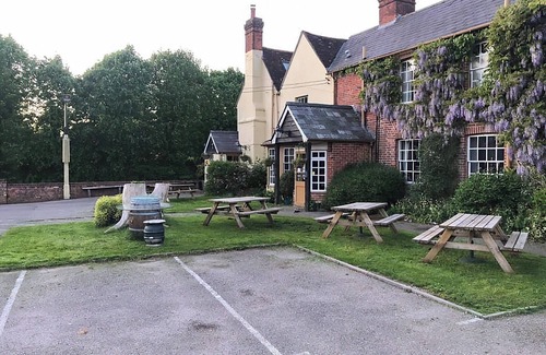 New Forest District Cottage | 1 bedroom accommodation in Damerham, near Fordingbridge