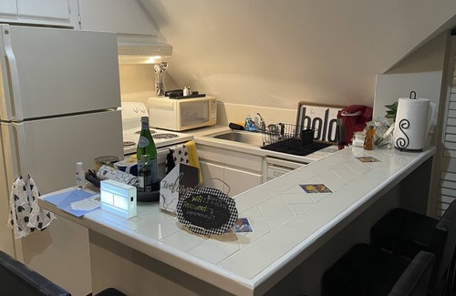 Chic's Beach Apartment | 1-Bedroom Apartment with Access to Private Pool