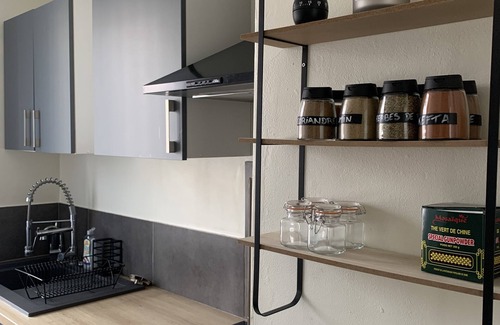 Vitrolles Apartment | 1 Bedroom Apartment in Vitrolles
