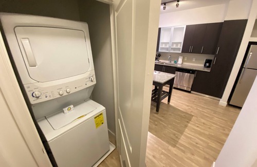 Radnor - Fort Myer Heights Apartment | 1-bedroom apartment in a prime location with parking included and mins. to DC