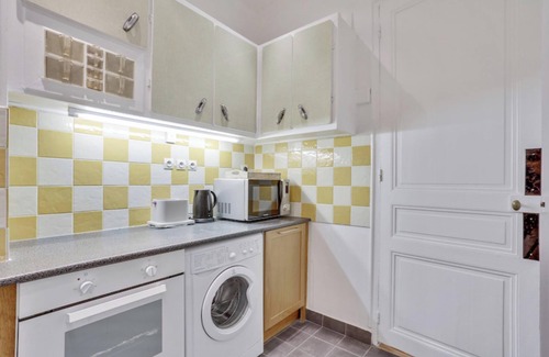 Saint-Germain-l'Auxerrois Apartment | 1 Bedroom Apartment in Bons Enfants Close to Opera