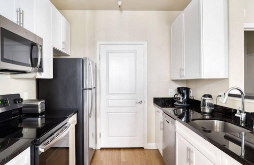 West San Jose Apartment | 1 Bedroom Apartment L-560584 by Houzlet