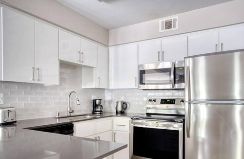 Sunnyvale Apartment | 1 Bedroom Apartment L-464036 by Houzlet