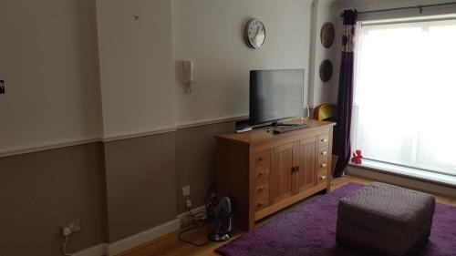 Queenhithe Apartment | 1 Bedroom Apartment on The Riverbank Near St Paul's