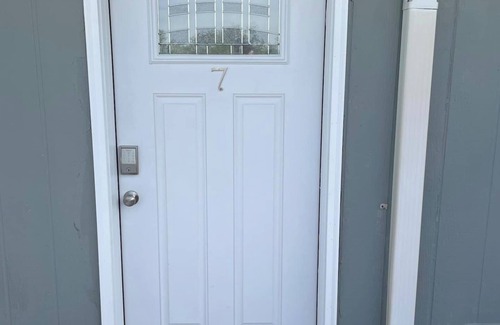 University Heights Apartment | 1 Bedroom Apartment near UNM, Nob Hill and downtown.