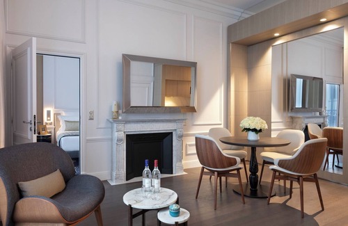 Faubourg-du-Roule Apartment | 1 Bedroom Apartment With Aircon In Champs Elysees