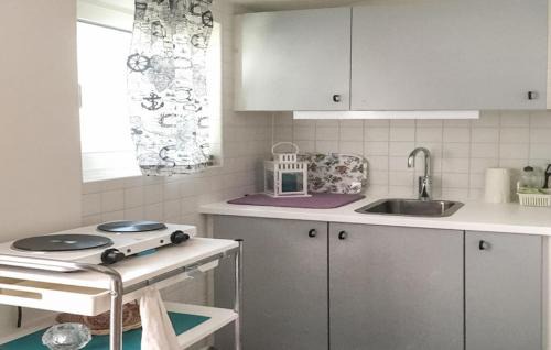 Kungshamn House | 1 Bedroom Awesome Home In Kungshamn