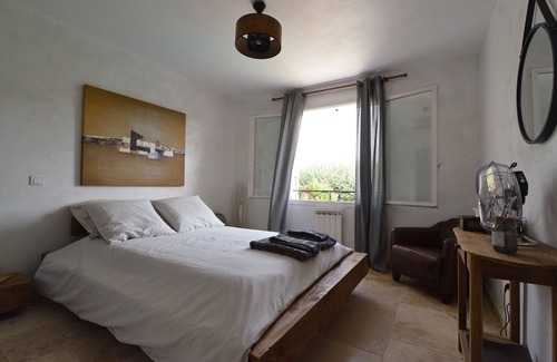 Saint-Victor-la-Coste Bed & Breakfast | 1 Bedroom Bed & breakfast in ST VICTOR LA COSTE