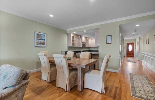 Falmouth Heights Condo | 1 Bedroom Beachfront Falmouth Condo RPAM052