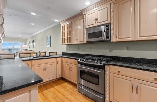 Falmouth Heights Condo | 1 Bedroom Beachfront Falmouth Condo RPAM052