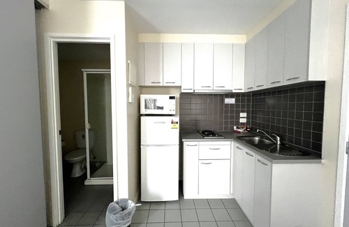 Carlton South Apartment | 1-Bedroom CBD Apartment | Sleeps 3 | Queen + Sofa Bed