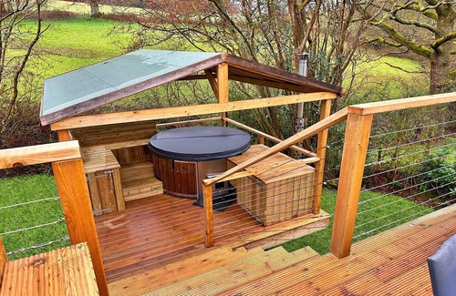 Chiddingstone Hoath Ski Chalet | 1 bedroom chalet in Hoath, No deposit