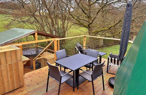 Chiddingstone Hoath Ski Chalet | 1 bedroom chalet in Hoath, No deposit