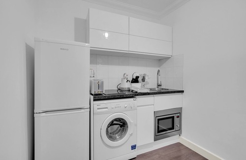 Bunhill Apartment | 1-Bedroom City Sophistication: Unwind in Style!