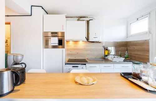 Saint - Michel Apartment | 1 bedroom/clim/wifi, St Michel station