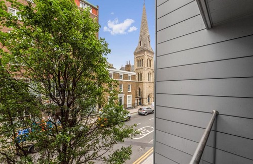 Tower Hill Apartment | 1 Bedroom Close to Tower Hill
