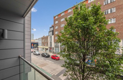 Tower Hill Apartment | 1 Bedroom Close to Tower Hill