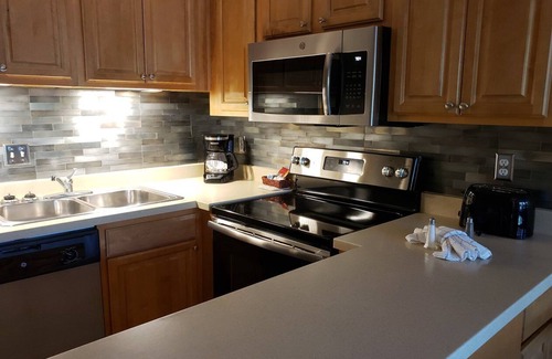 West Kissimmee Hotel | 1 bedroom condo, 1 bath, full kitchen in cozy Resort near Disney. Free parking