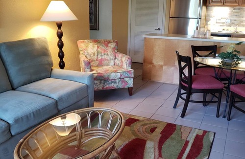 West Kissimmee Hotel | 1 bedroom condo, 1 bath, full kitchen in cozy Resort near Disney. Free parking