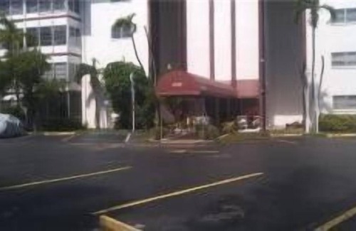 Lauderhill Condo | 1 Bedroom Condo 437623 by Houzlet