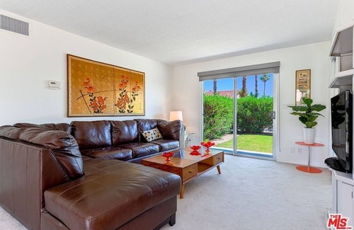 Araby Commons Condo | 1 Bedroom Condo 83124 by Houzlet