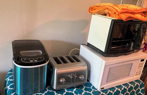 Downtown Portland Condo | 1-bedroom condo in Portland with AC, WiFi, cable TV, kitchen, garage parking, DW