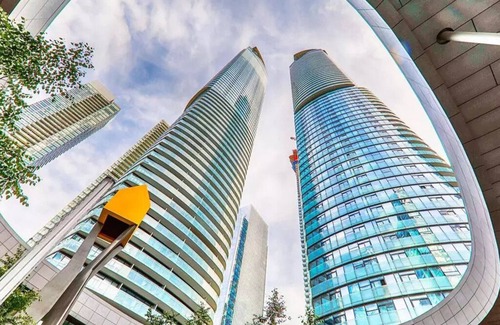 Toronto Entertainment District Condo | 1 Bedroom Condo - Located in the heart of Down Town Toronto