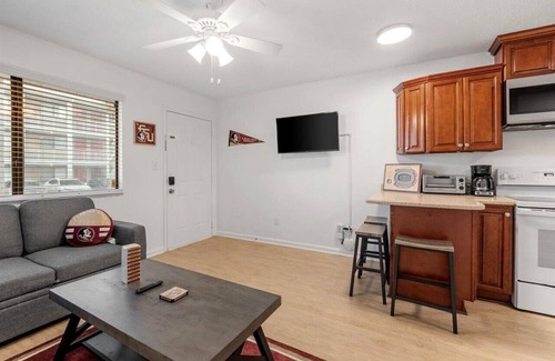 Tallahassee Condo | 1 Bedroom Condo Shadowing Doak Campbell Stadium