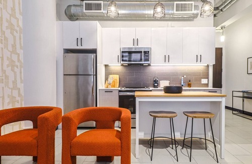 Historic Core Apartment | 1 Bedroom Condo with Rooftop Amenities – Pool, Jacuzzi & Breathtaking City Views