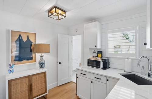 Old Naples Cottage | 1-bedroom cottage just a short walk to Naples Beach and Fifth Avenue South