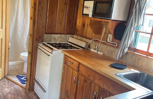 Itasca County Resort | 1 bedroom couple's cabin. Adorable screen porch looking out at Clear Lake.