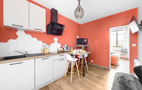Melrand Apartment | 1 Bedroom Cozy Apartment In Melrand