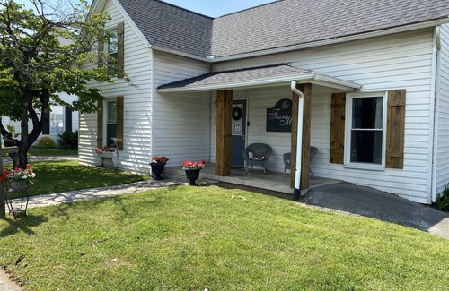 Jefferson City Cottage | 1 bedroom cozy cottage loft with free parking on premises