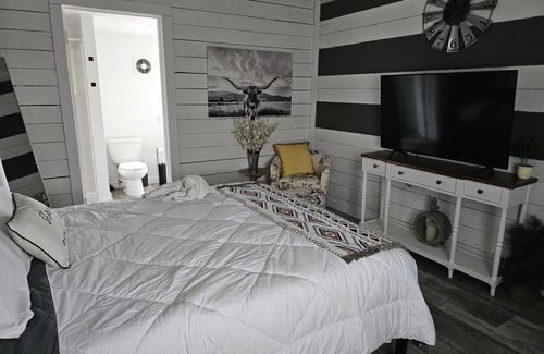 Eminence Other | 1-bedroom farm stay just 6 minutes to Ozark National Scenic Riverways