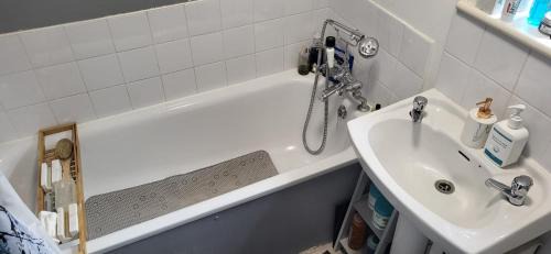 Sydenham Apartment | 1 Bedroom Flat 27 Mins to London Victoria