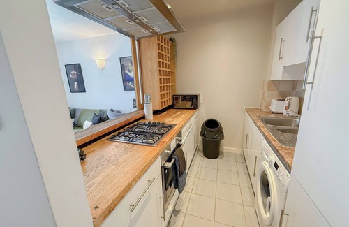 Canary Wharf Apartment | 1 Bedroom flat with FREE Parking & Patio in Canary Wharf near London Museum