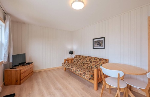 Ucluelet Hotel | 1-Bedroom Full Kitchen | #8