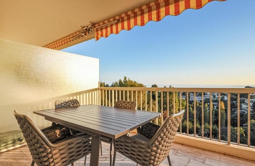 La Croix des Gardes Apartment | 1 Bedroom Gorgeous Apartment In Cannes