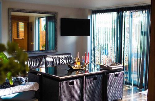 Swanley House | 1 Bedroom Guest House with Steam Room and Sauna